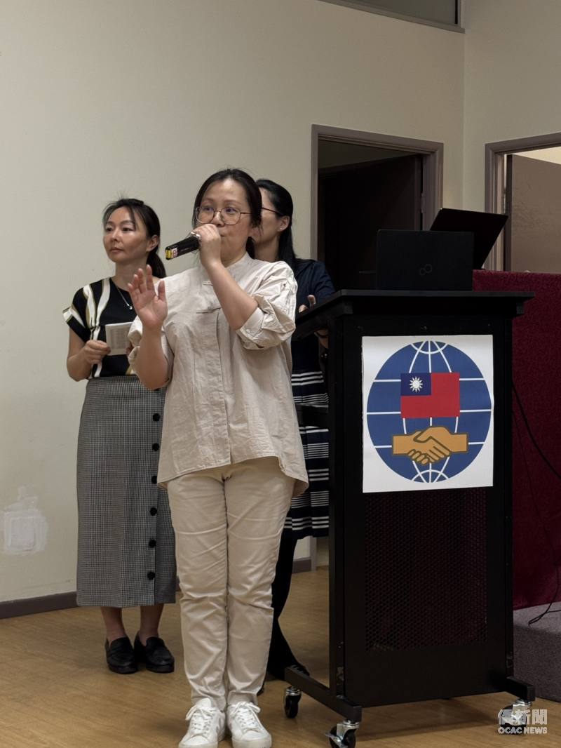 主辦單位昆士蘭華語文教師聯誼會老師林伊瑩致詞