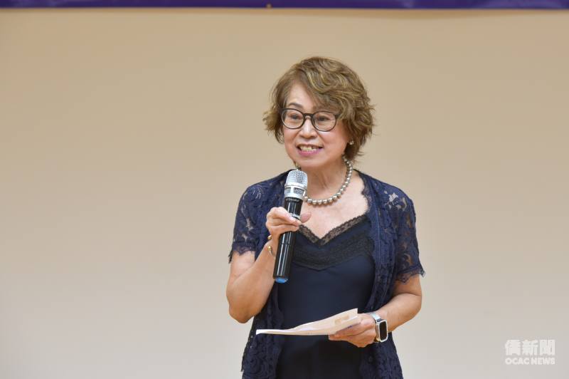 實踐大學芝加哥校友會會長張香華致詞。