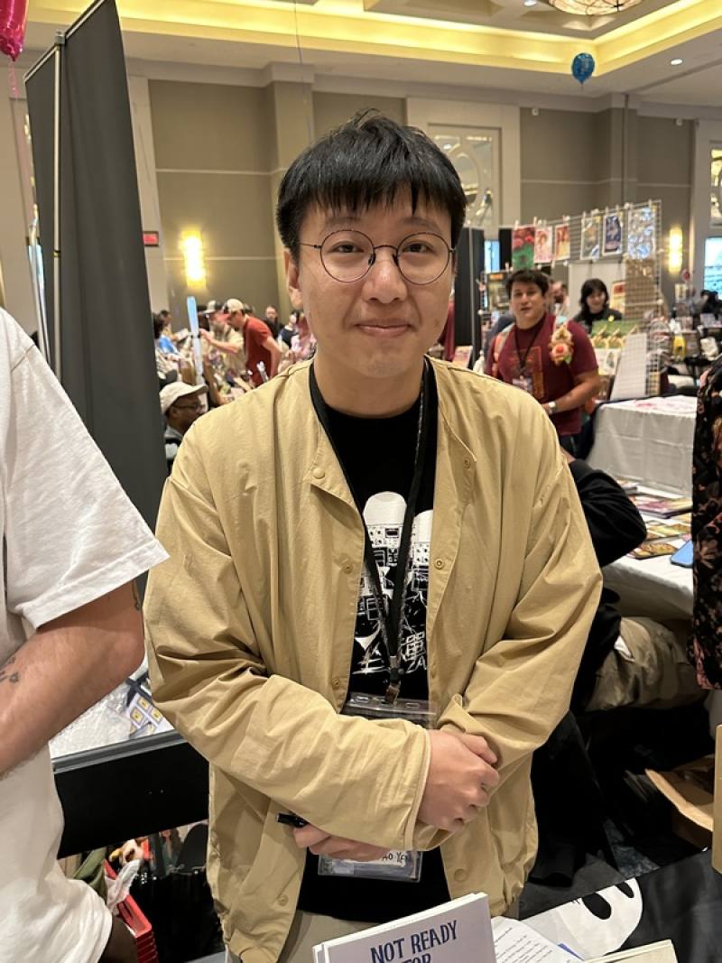 筆名日安焦慮的創作者柏晏開心見到英文版作品在美出版。