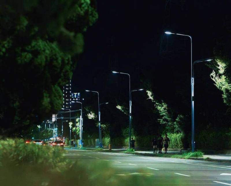 興隆路是竹北重要水岸道路，也是市民通勤及休閒運動路線，繼第1期完成興隆路1至3段路燈汰換後，第2期再延伸至5段，改善沿線夜間照明。（竹北市公所提供）