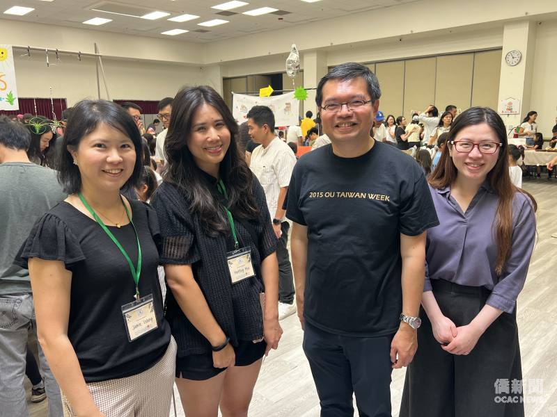 貴賓合影。(左起)：橄欖綠洲基金會共同創辦人王怡人、橄欖綠洲基金會執行長許雁婷、金山灣區文教中心主任王偉讚及副主任蔡佳樺 。