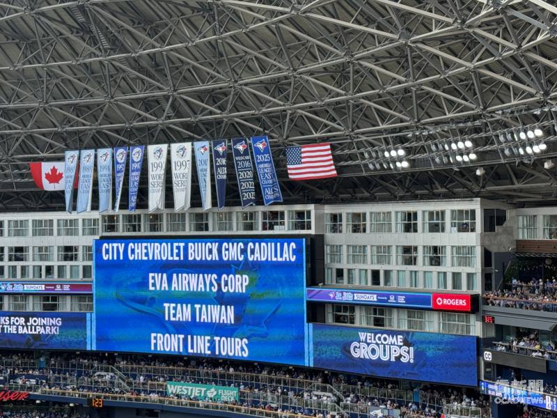多倫多知名大型體育場Rogers Centre球場大螢幕秀出「TEAM TAIWAN」字樣，讓現場數萬名球迷看見臺灣元素，除凝聚在加臺灣僑民向心力，也透過棒球運動及主流場域擴大臺灣國際能見度