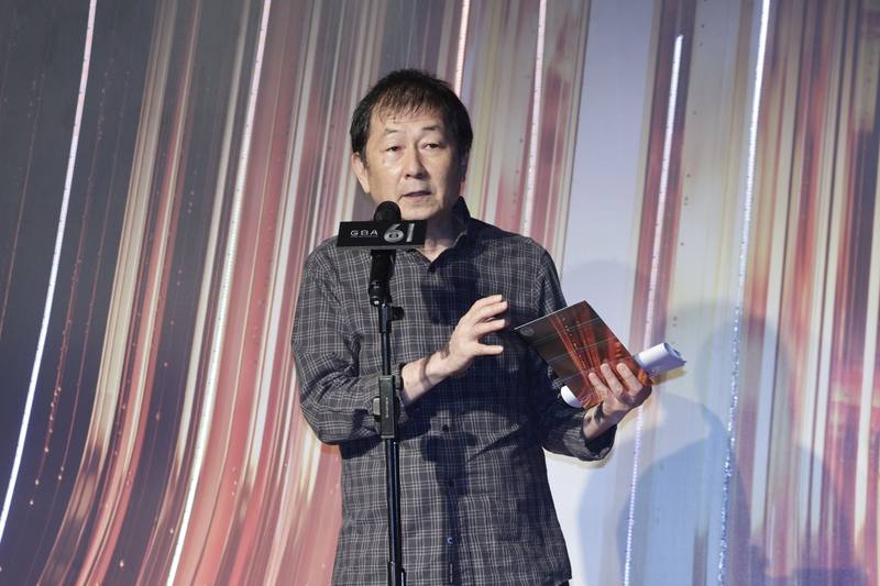 第61屆戲劇及節目類金鐘獎入圍名單公布記者會15日舉行，特別獎項評審委員會主任委員賴勛彪（圖）公布，由資深導播林登義、資深美術指導吳進成分別榮獲本年度金鐘獎終身成就獎、特別貢獻獎。
