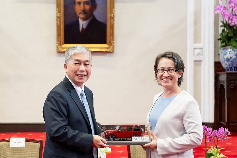 蕭美琴副總統15日下午接見「中華民國汽車商業同業公會全國聯合會」