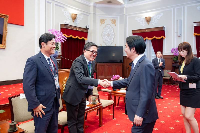 總統接見「亞洲地區臺灣同鄉會回國訪問團」