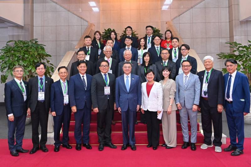 2026年9月15日行政院長卓榮泰接見「亞洲地區臺灣同鄉會回國訪問團」