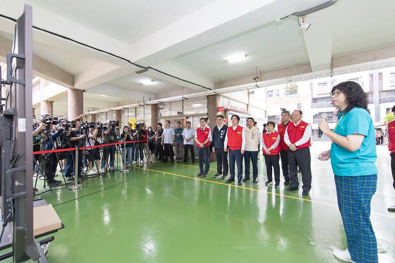 總統聽取高雄特殊教育學校概況簡介及防災教育簡報