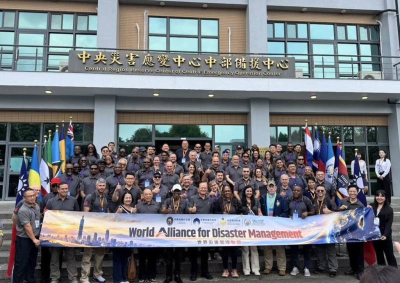 內政部消防署表示，台灣正式發起成立「世界災害管理聯盟」（WADM），各國代表團20日參訪消防署訓練中心，展現台灣人才培育到科技應用的防救災訓練體系。（消防署提供）