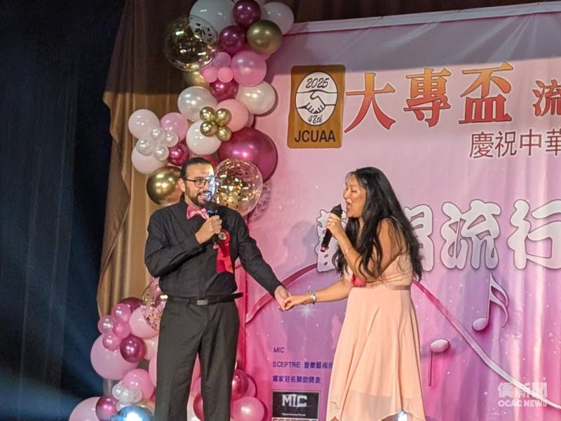 不同族裔的參賽者組隊報名雙人組歌唱比賽，以歌聲參與大專盃慶祝雙十的活動。