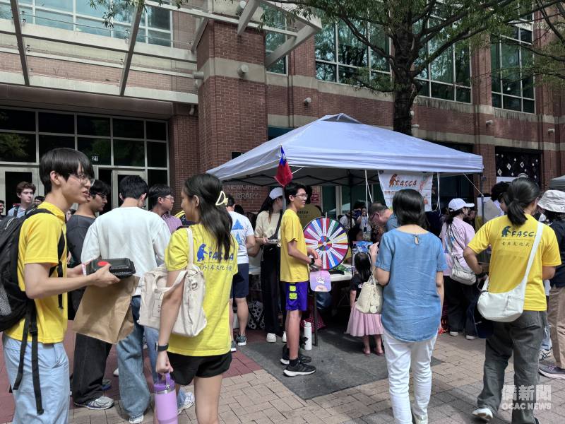 臺灣趣味知識問答吸引許多親子民眾駐足參與