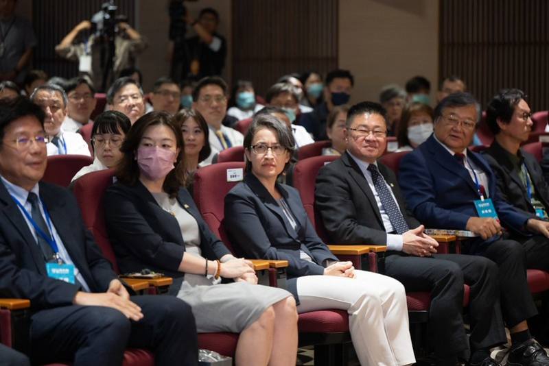 副總統出席「《守望馬太鞍 泥濘中的微光》新書發表會」