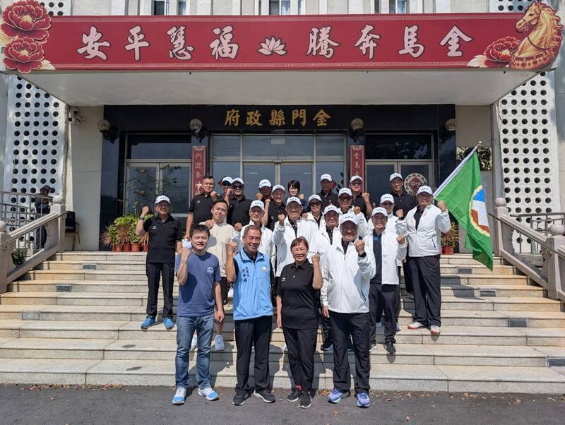 第11屆離島運動會29日起將在馬祖登場，金門縣政府23日舉行授旗典禮，勉勵縣代表隊拿出最好實力、全力奮戰拚佳績。
