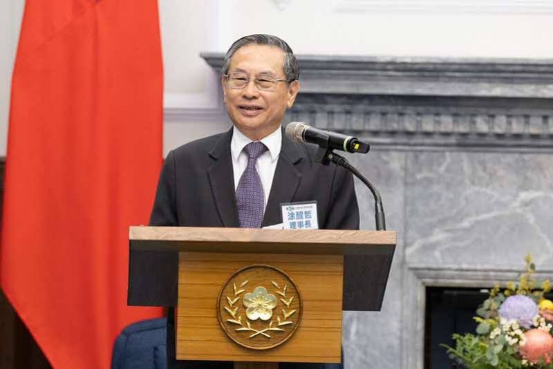 台灣產業科技推動協會理事長涂醒哲致詞