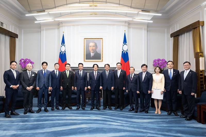 總統與「日本維新會官民合作推進協議會」訪問團合影