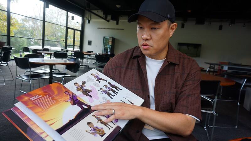 42歲的旅美台灣藝術家陳人豪13歲隨母親移居美國，克服語言障礙，進入「藝術中心設計學院」攻讀設計，在動畫產業15年之後，以背景設計作品獲得美國電視艾美獎的「動畫類傑出個人成就獎」。