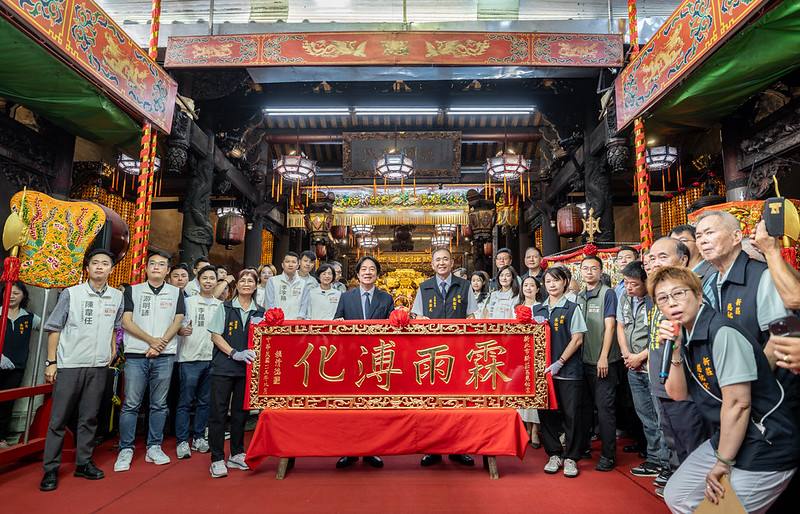 總統赴新莊慈祐宮參香祈福　強調堅定守護臺灣、拚經濟照顧人民
