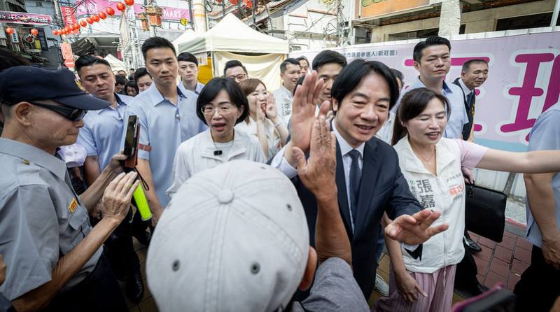 總統前往「新莊慈祐宮」參香祈福