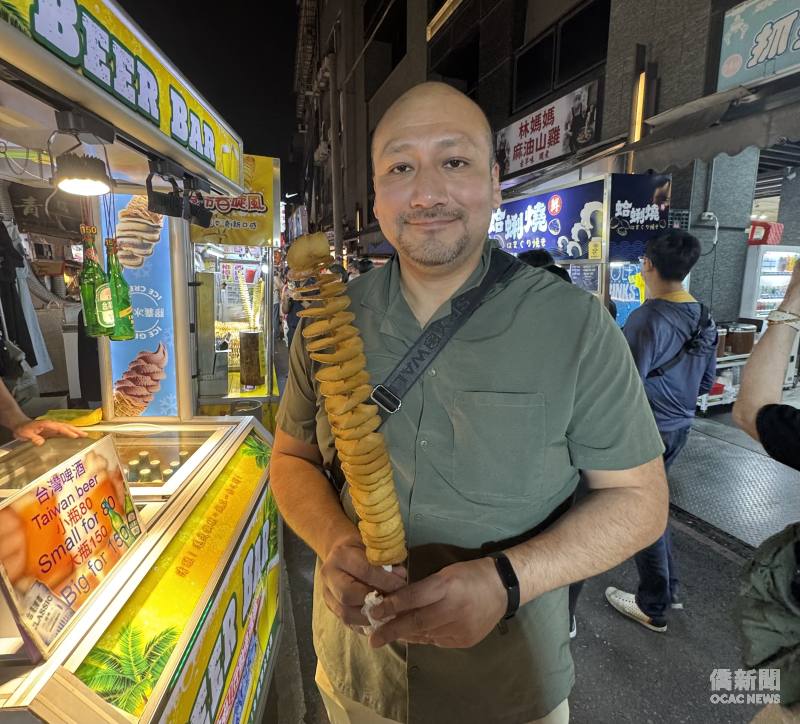 在臺灣探索夜市美食，品嚐巷弄小吃的獨特魅力（何睿平提供)