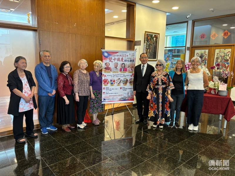 參展全體藝術家與聖保羅文教中心主任尤正才及貴賓合影