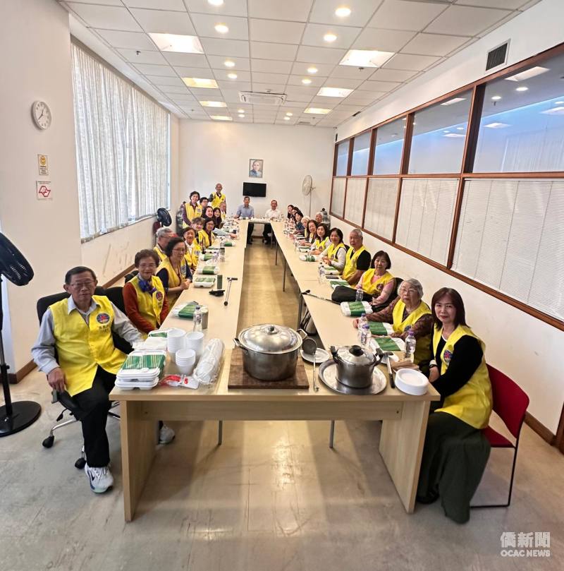聖保羅文教中心全體志工與雇員大團圓於會議室
