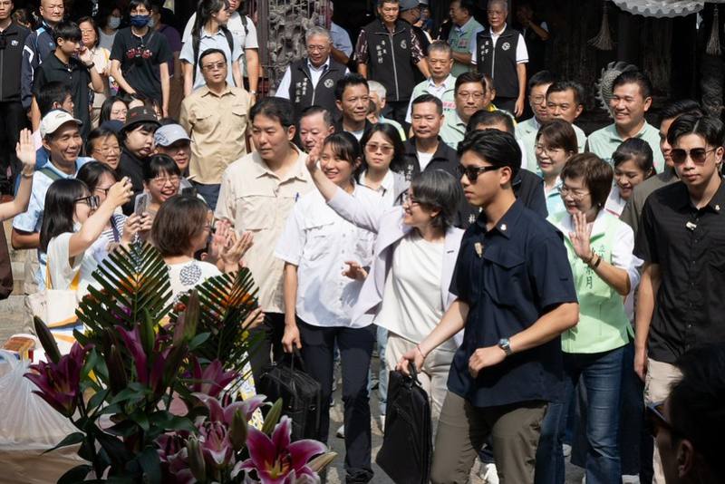 蕭美琴副總統今（26）日上午前往彰化「鹿港北頭奉天宮」、「鹿港閤港福德祠」及「鹿港天后宮」參拜祈福