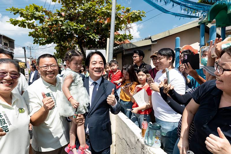 賴清德總統28日午間前往嘉義「民雄雙福保安宮」參香祈福