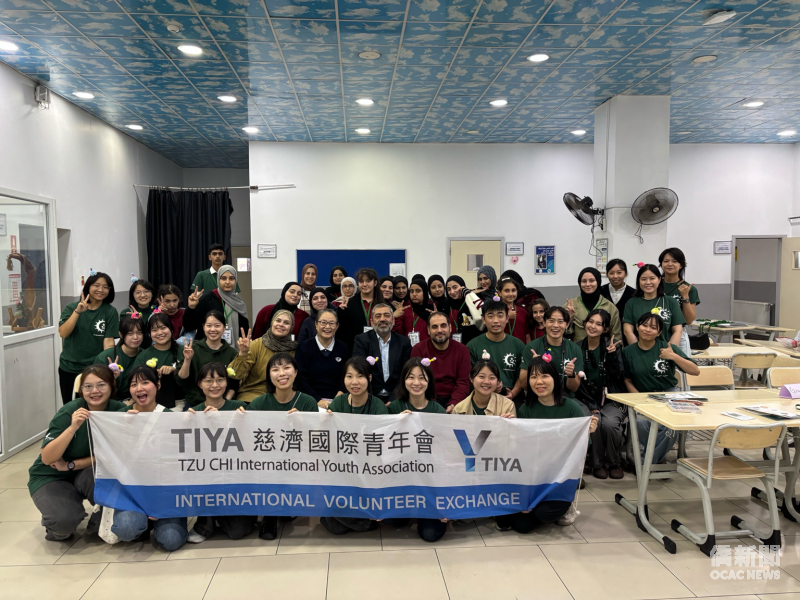 「滿納海的承諾——敘利亞難民華語文伴學計畫」臺灣線上學伴與滿納海國際學校師生相聚合影。