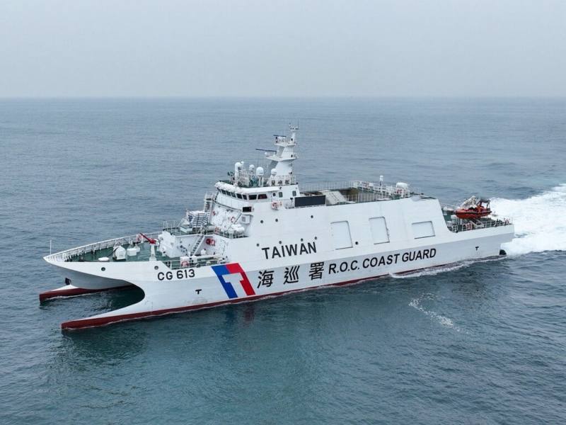 海洋委員會海巡署29日表示，中國海警聲稱朱家尖艦編隊在台灣以東海域展開常態化執法巡查，已調派蘭嶼巡防艦等艦艇全程掌握監控，堅定捍衛國家主權。（海巡署提供）