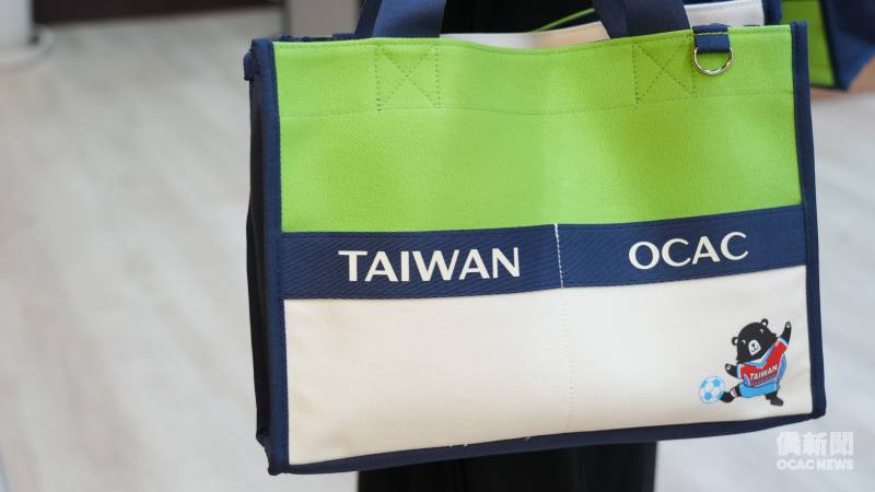 三合一團結包融入「臺灣黑熊踢足球」的活潑意象