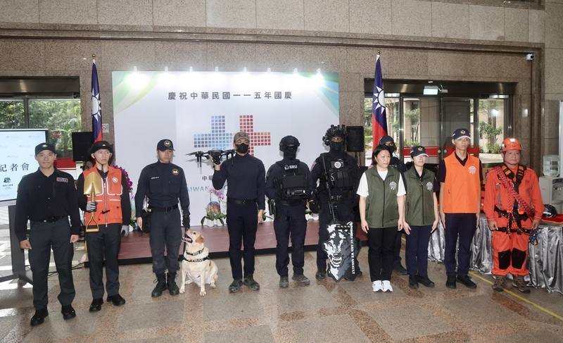 內政部1日舉行記者會，公開說明115年國慶大會特別規畫的「全社會防衛韌性遊行梯隊展演」，將集結不同領域的中央、地方及民間防災士組成5大遊行梯隊，計有超過2500名防災士參與。