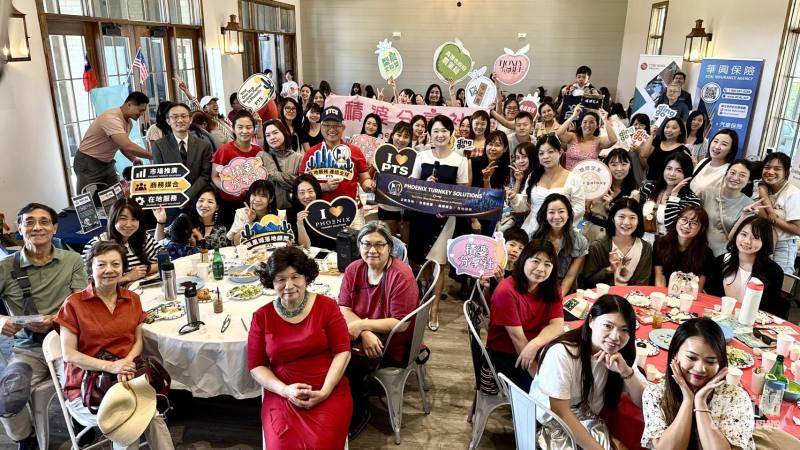 鳳凰城積婆分享社舉辦「臺灣日同樂會」，鳳凰城臺北姊妹市人員也到場參與交流。