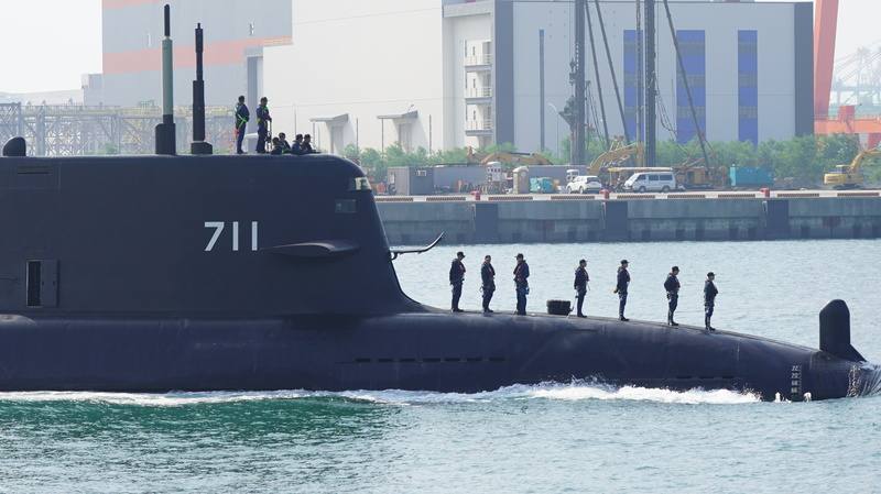 潛艦國造原型艦海鯤號2日上午出海測試，專家表示，海鯤號目前已進入出海測試後段，未來幾週可能增加測試頻率，完成交艦前相關準備。