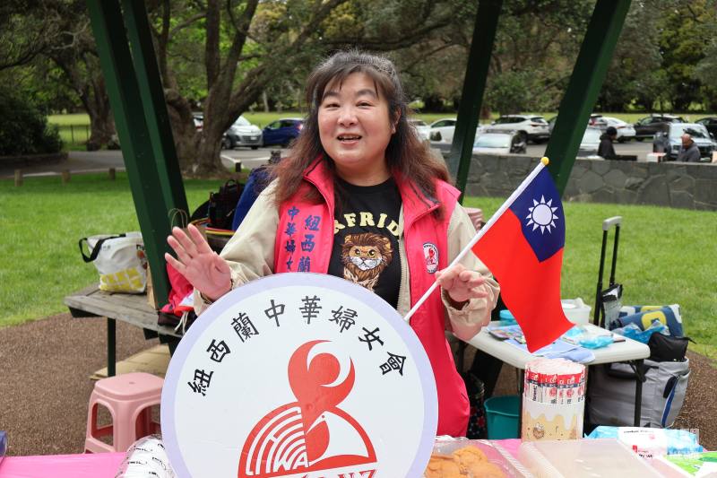 紐西蘭中華婦女會會長許文旑代表全體理監事歡迎大家來參與戶外活動