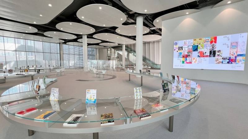台中市立圖書館29日、30日將在綠美圖首辦國際論壇，以「城市圖書館向未來提案」為主軸，邀集10國圖書館館長、專業人士及學者齊聚台中，分享城市實踐經驗。圖為中市圖總館大廳。（台中市立圖書館提供）