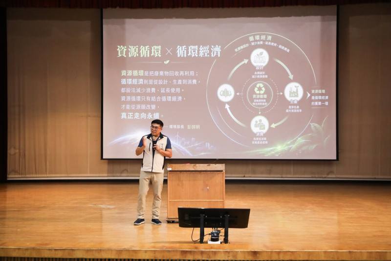 環境部3日在屏東辦理「循環雙法推動說明會」，為後續子法訂定與配套措施展開對話，環境部長彭啓明（圖）出席與會並致詞。（環境部提供）