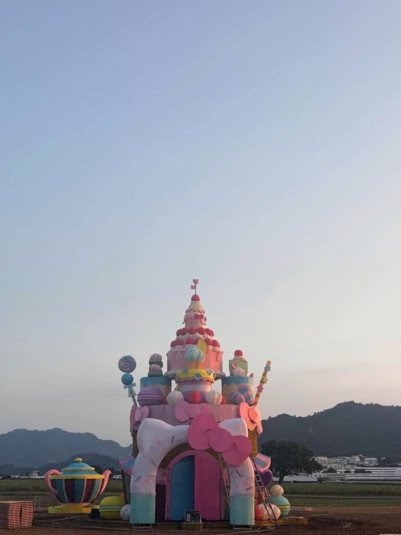 2026台中國際花毯節10月31日至11月22日登場，活動主題為「甜點王國」，邀集三麗鷗明星，並將甜點意象融入花卉景觀。（民眾提供）