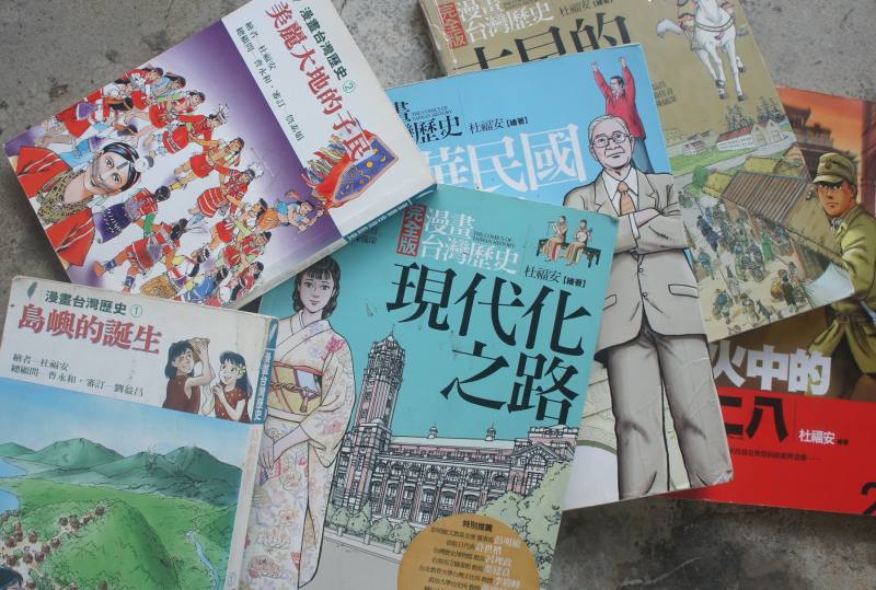 去書店或圖書館的兒童讀物區走一遭，必定不難留意到許多提供給孩子們的知識類漫畫──尤其在圖書館，這些書的「使用率」高得驚人──包括歷史、自然、生活常識、哲學思考、公民認知……等各領域，作品五花八門，蘊含著出版者對於傳承文明軌跡的期待與努力，同時也希望孩子能保有多一些學習的「選擇」可能。圖片提供／丁名慶