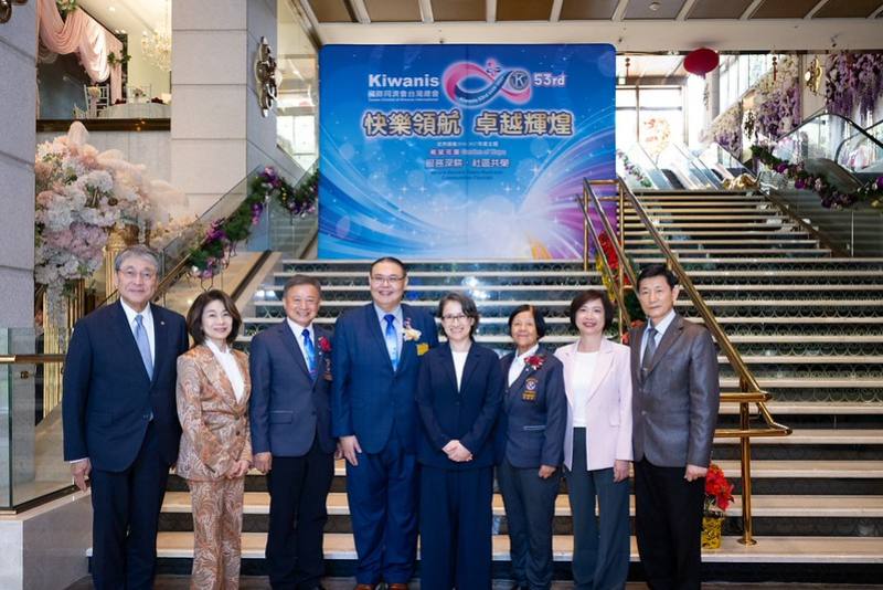 副總統和出席人員合影