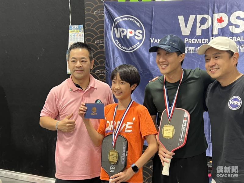 主辦單位與優勝隊伍合影。
