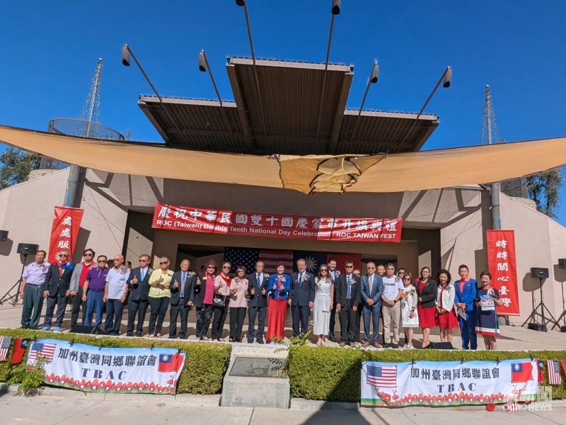 南加僑界領袖、地方民選官員齊聚慶祝中華民國115年雙十國慶升旗典禮暨嘉年華遊行。