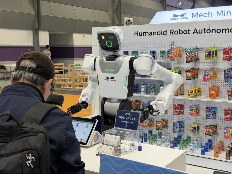 第3屆首爾智慧生活週6日在江南COEX開幕，本屆聚焦在Physical AI（實體AI），包括機器人商店等體驗服務。
