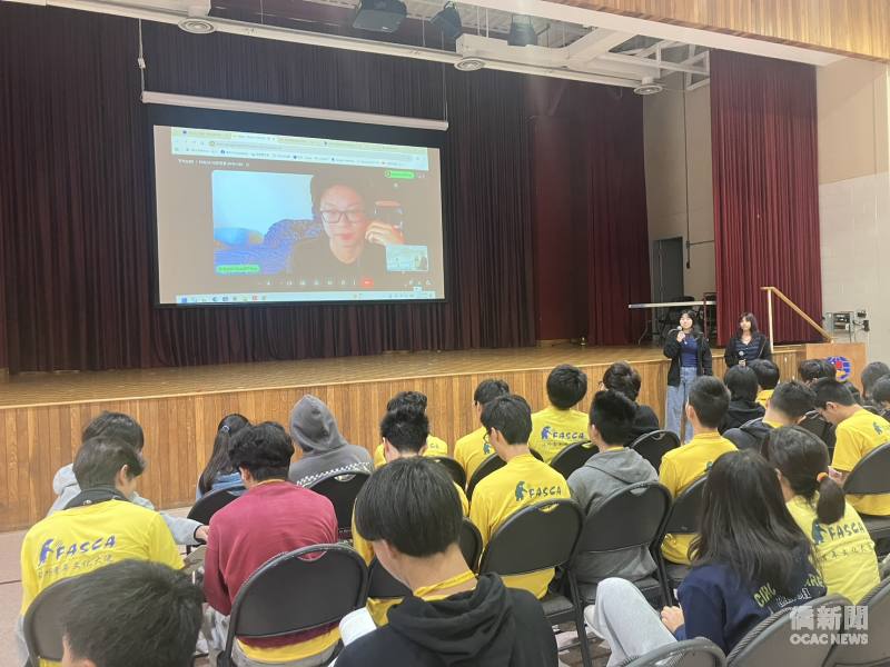 王翊如、陳妍希及郭奕忱與FASCA學員分享赴臺參加語文研習班的學習經驗。