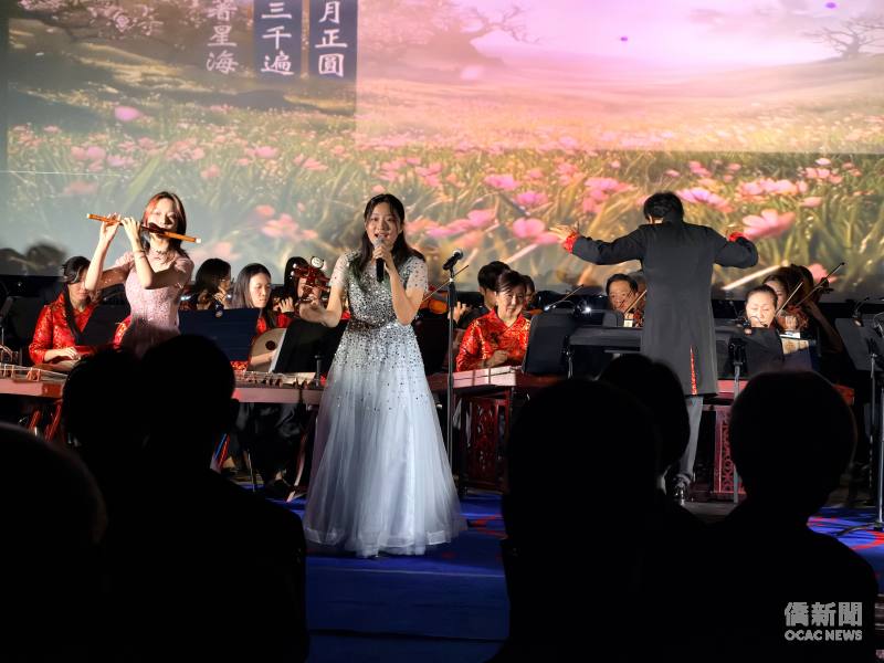 南加中華樂團演出《嫦娥奔月》音樂劇第一樂章。