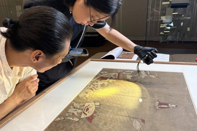 國立臺灣歷史博物館將於13日起舉辦「萬相天后：臺灣媽祖信仰文化特展」，與荷蘭國家博物館合作借展的「媽祖聖蹟圖」已運抵。（臺史博提供）