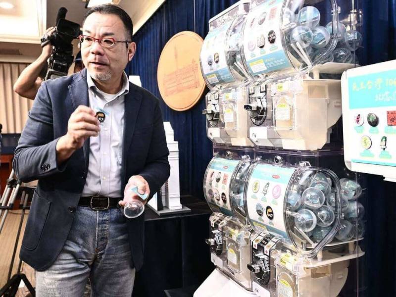 華梵大學攝影與VR設計系主任沈昭良（圖）長期關注台灣社會與時代記憶，超過30件攝影作品獲選登上115年國慶總統府建築光雕展演，（華梵大學攝影與VR設計學系提供）