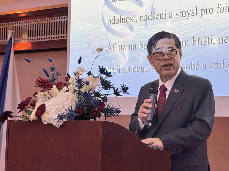駐捷克代表處6日舉行國慶酒會。駐捷克代表陳立國致詞表示，台捷兩國在貿易、半導體供應鏈、教育及安全領域的合作日益深化。