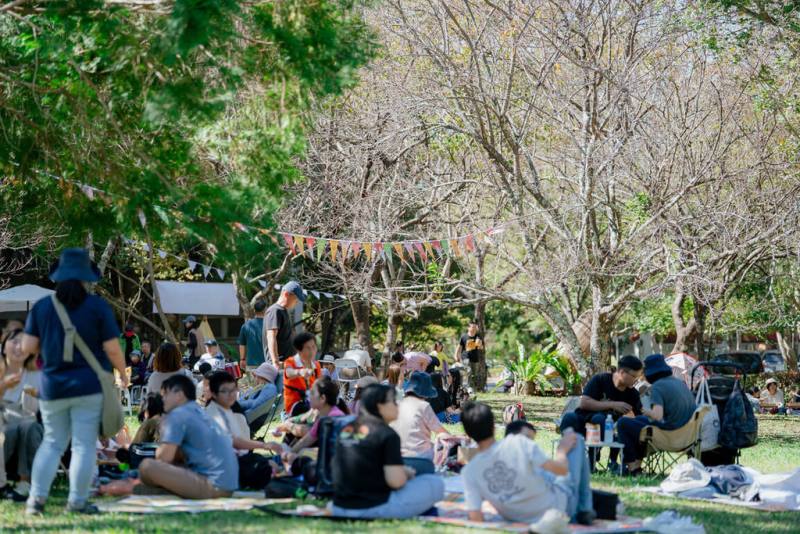 奧萬大國家森林遊樂區11月14日、15日將舉辦草地野餐音樂會，結合部落市集、風土料理、山村遊程等，除欣賞森林景色，更可深入認識山林資源與部落文化。（林業及自然保育署南投分署提供）