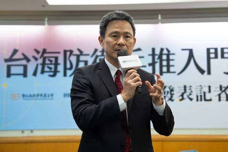 國防大學教授馬振坤（圖）8日舉辦「台海防衛兵推入門」新書發表會。