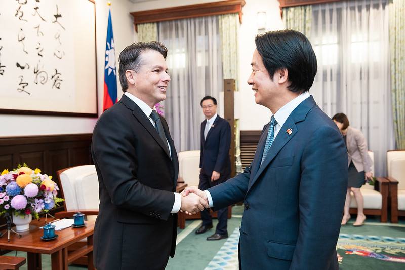 賴清德總統8日上午接見美國聯邦眾議院「預算委員會」民主黨首席議員博伊爾（Brendan Boyle）訪問團