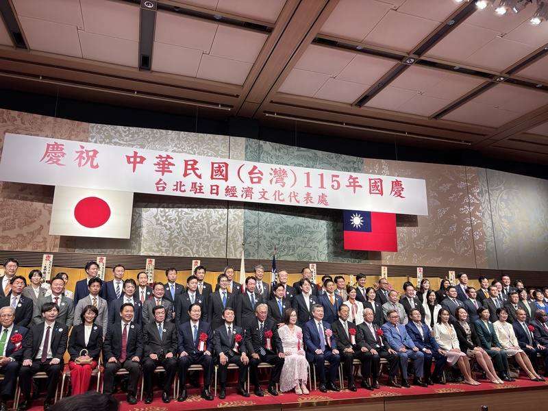 駐日本代表處7日晚間在東京大倉飯店舉辦國慶酒會，日本台灣交流協會會長隅修三、日本台灣友好議員聯盟會長古屋圭司，以及自民黨、立憲民主黨、日本維新會、國民民主黨、參政黨等跨黨派參、眾議員188人出席。